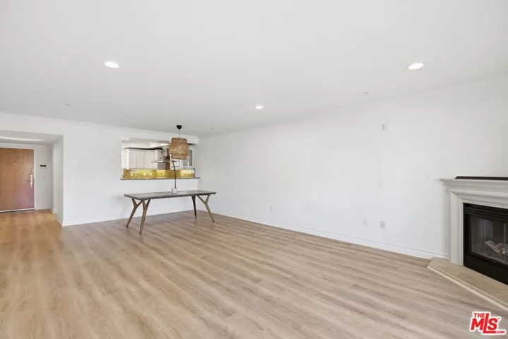1878 Greenfield Avenue 304, Los Angeles, California 90025