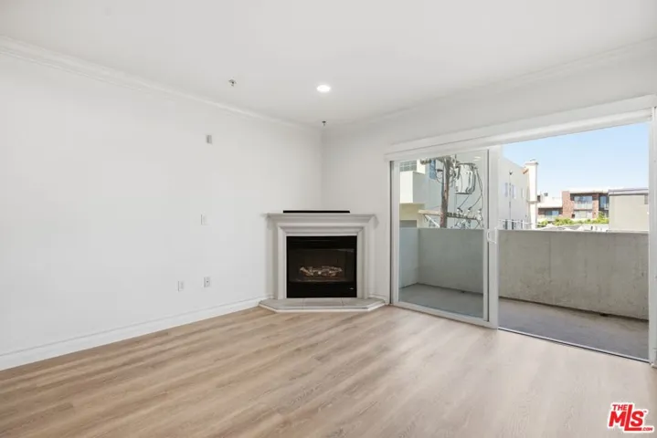 1878 Greenfield Avenue 304, Los Angeles, California 90025