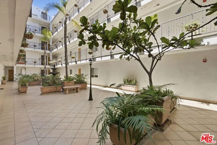 1878 Greenfield Avenue 304, Los Angeles, California 90025