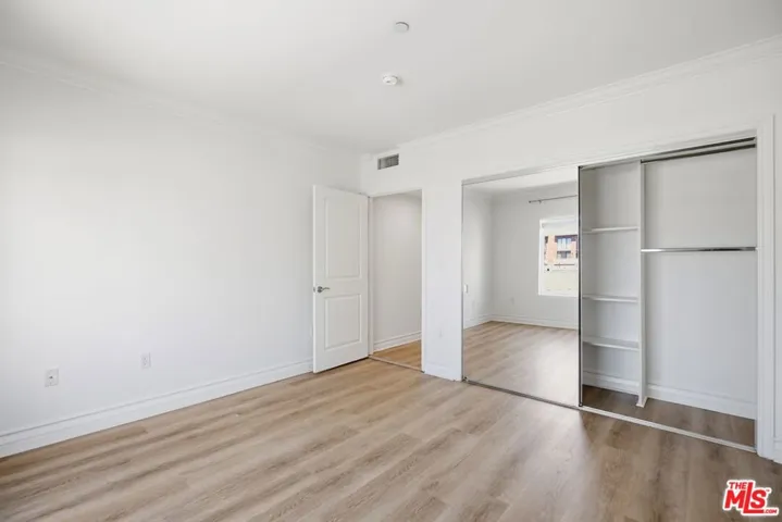 1878 Greenfield Avenue 304, Los Angeles, California 90025