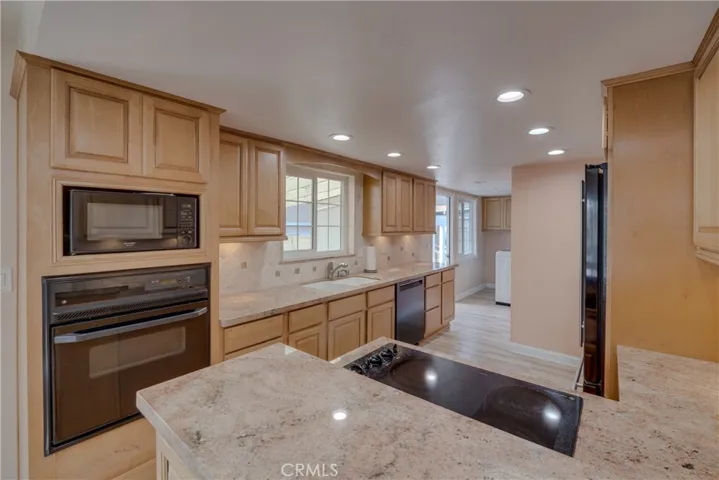 Kitchen with breakfast bar