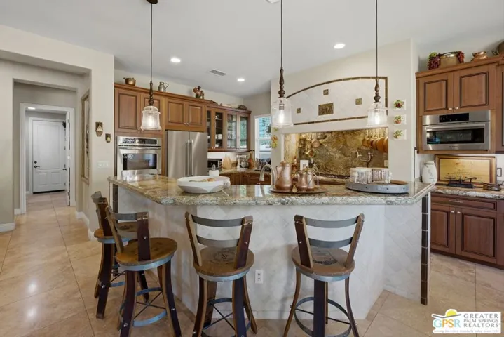 104 Azzuro Drive, Palm Desert, California 92211