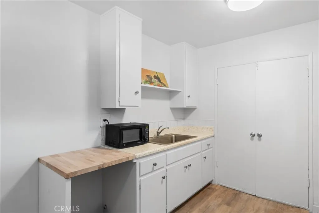 Kitchen with extended island