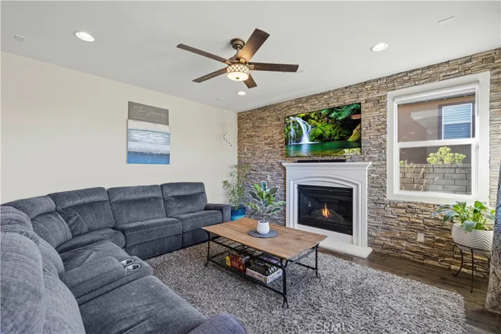 28417 Steel, Valencia, California 91354