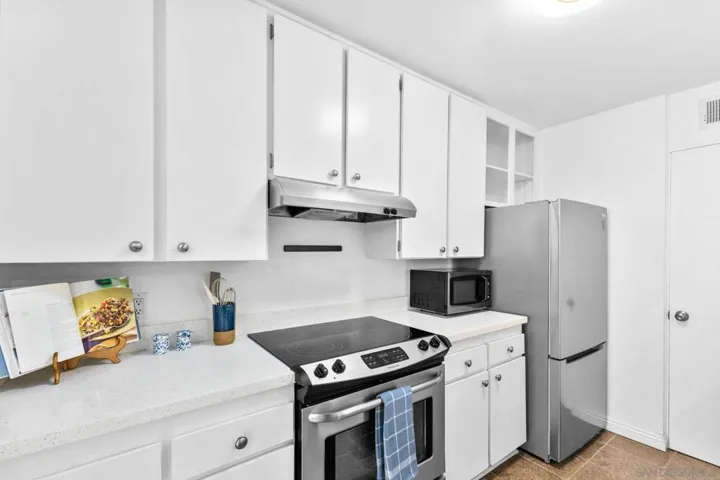 Newer appliances, efficient layout plus pantry space