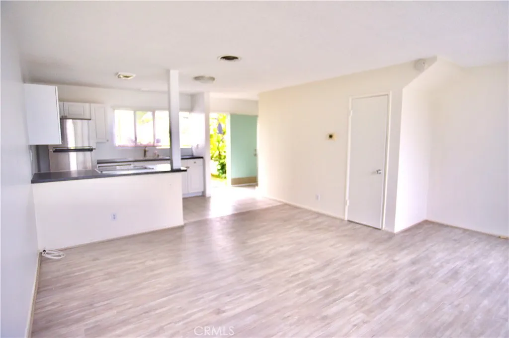 OPEN FLOOR PLAN, NATURAL LIGHT