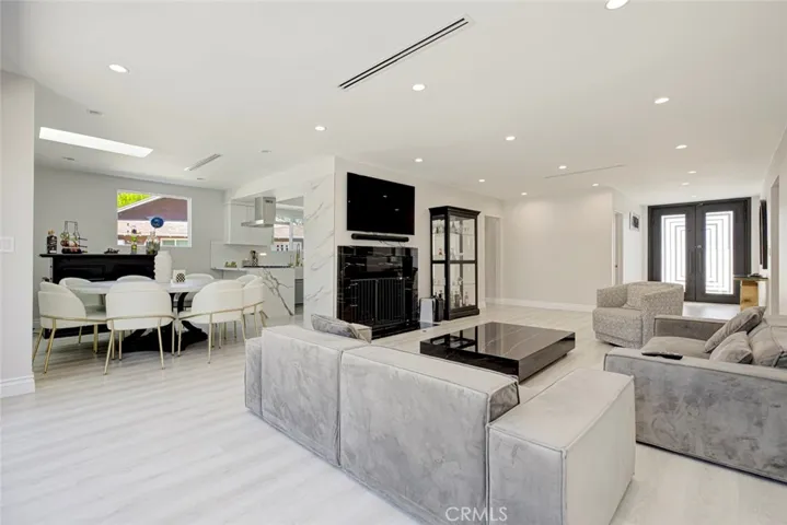 8352 Capps, Northridge, California 91324