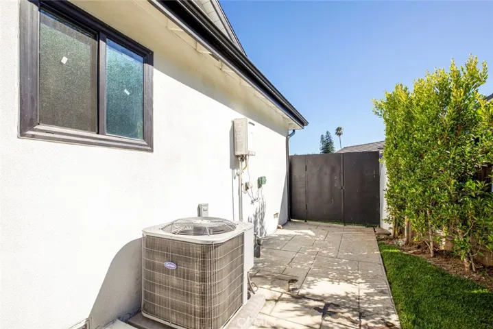 8352 Capps, Northridge, California 91324
