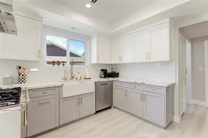 8352 Capps, Northridge, California 91324
