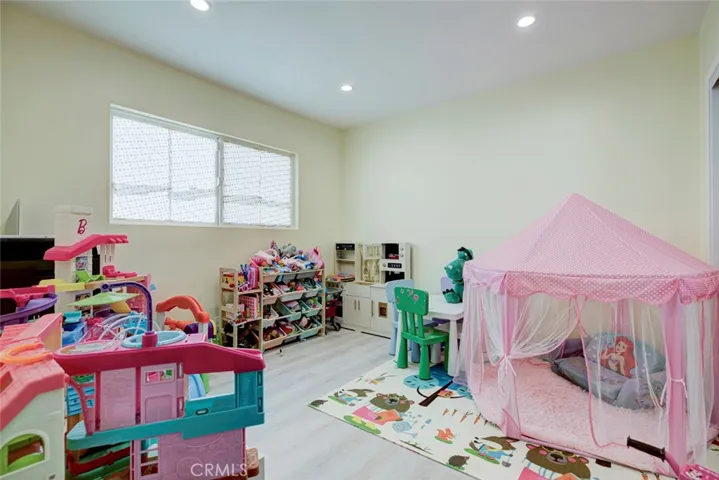 8352 Capps, Northridge, California 91324