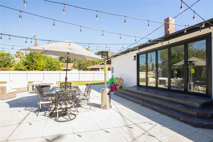8352 Capps, Northridge, California 91324