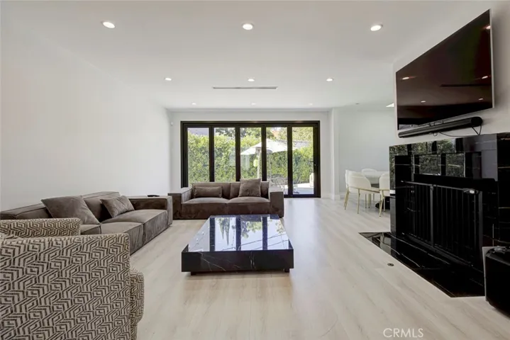8352 Capps, Northridge, California 91324