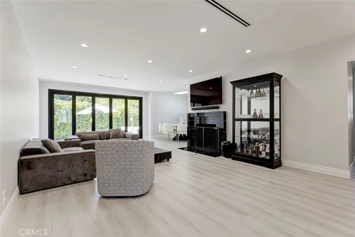 8352 Capps, Northridge, California 91324