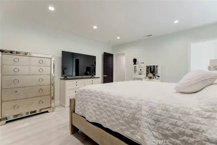 8352 Capps, Northridge, California 91324