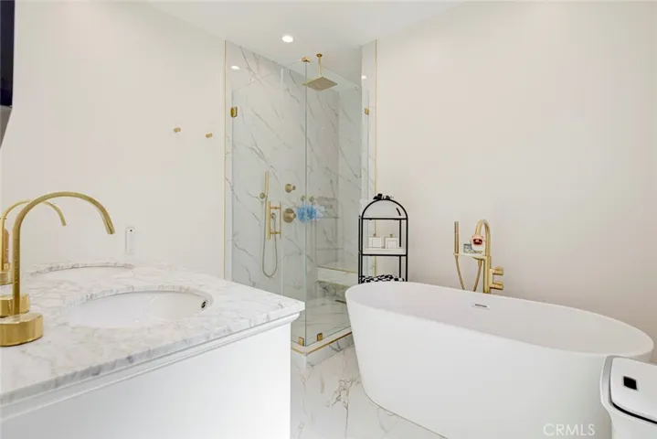 8352 Capps, Northridge, California 91324