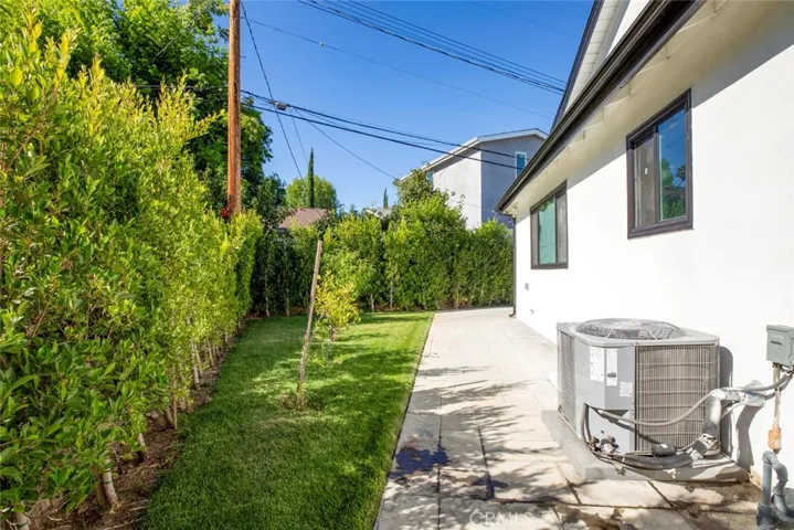 8352 Capps, Northridge, California 91324