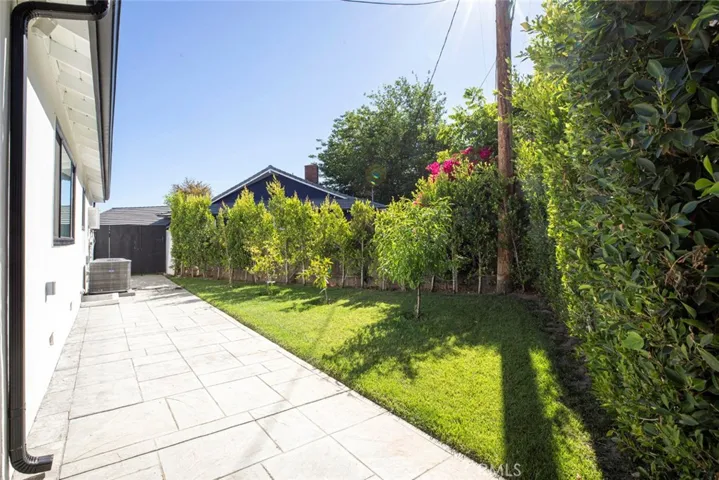 8352 Capps, Northridge, California 91324