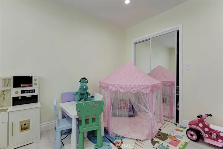 8352 Capps, Northridge, California 91324