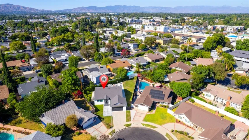 8352 Capps, Northridge, California 91324