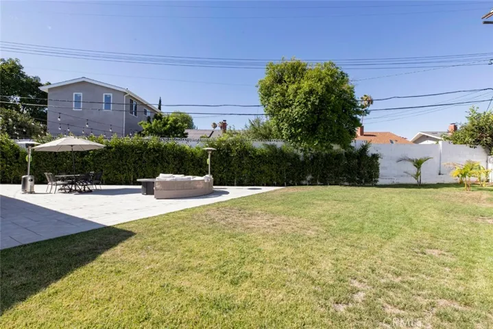 8352 Capps, Northridge, California 91324
