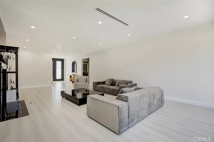 8352 Capps, Northridge, California 91324