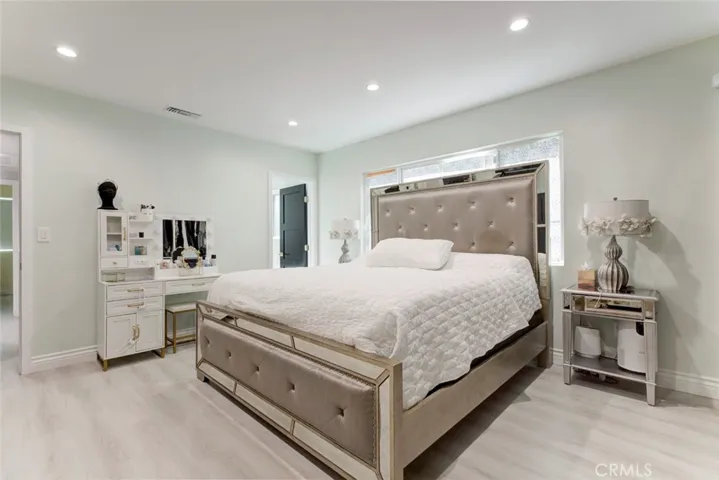 8352 Capps, Northridge, California 91324