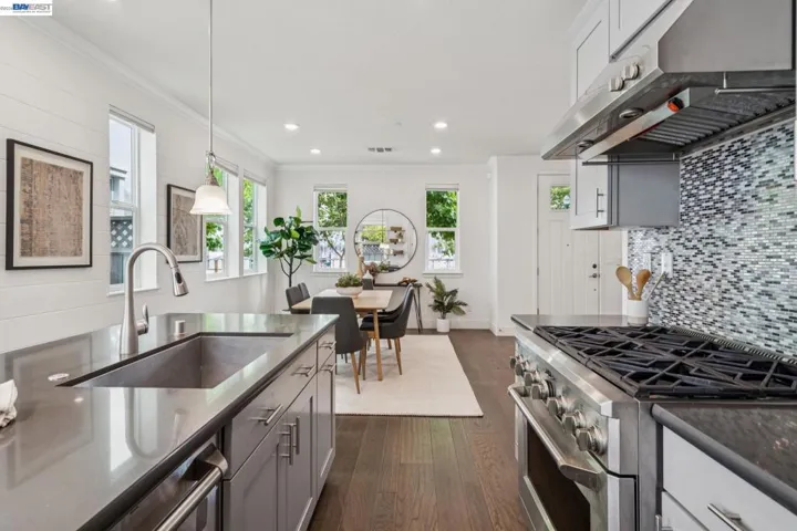 1568 Clement Ave, Alameda, California 94501