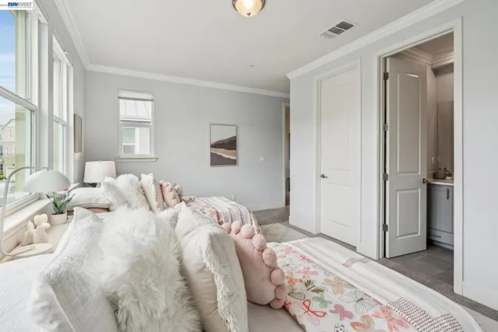 1568 Clement Ave, Alameda, California 94501