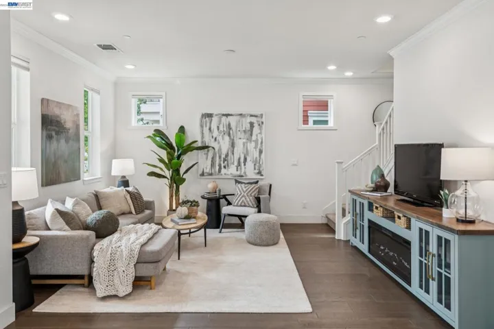 1568 Clement Ave, Alameda, California 94501