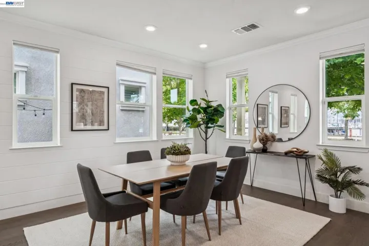 1568 Clement Ave, Alameda, California 94501