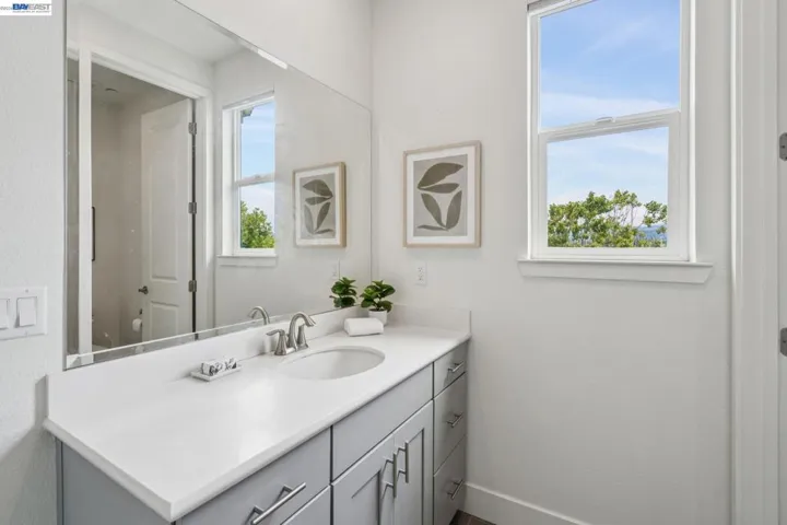 1568 Clement Ave, Alameda, California 94501