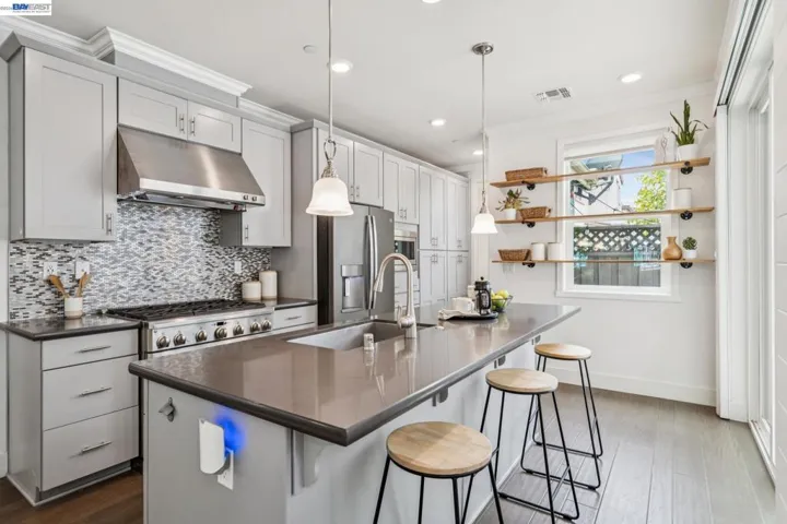1568 Clement Ave, Alameda, California 94501