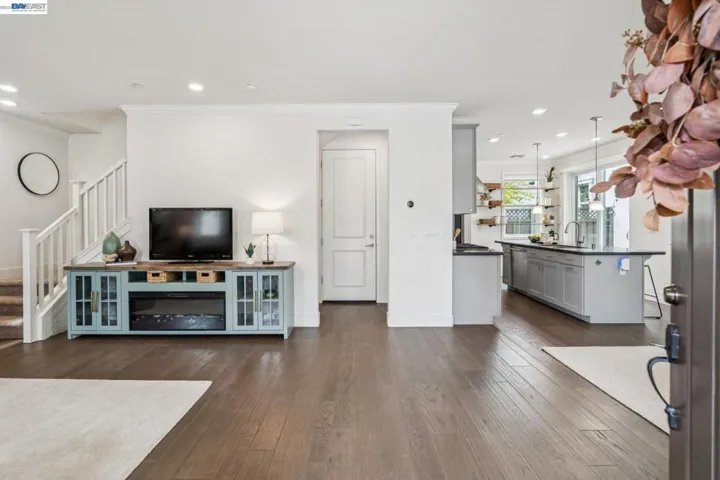 1568 Clement Ave, Alameda, California 94501