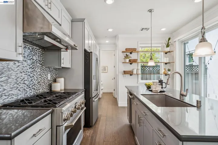 1568 Clement Ave, Alameda, California 94501