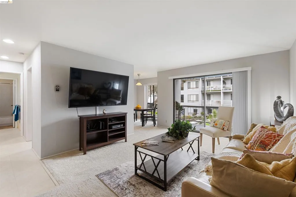8 Captain Drive E356, Emeryville, California 94608 — photo 5