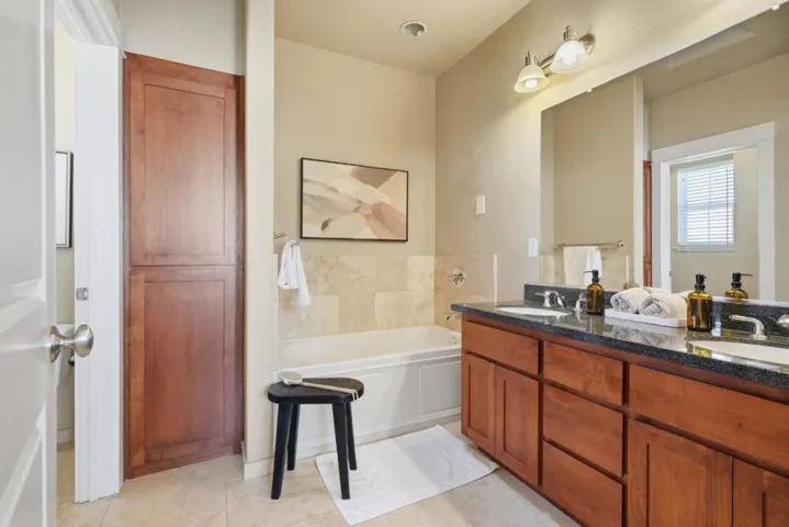 835 S Bayshore Boulevard, San Mateo, California 94401