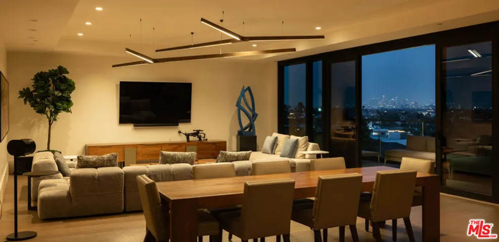8420 Sunset Boulevard 602, West Hollywood, California 90069