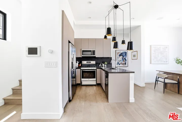 1819 1/2 Veteran Avenue, Los Angeles, California 90025