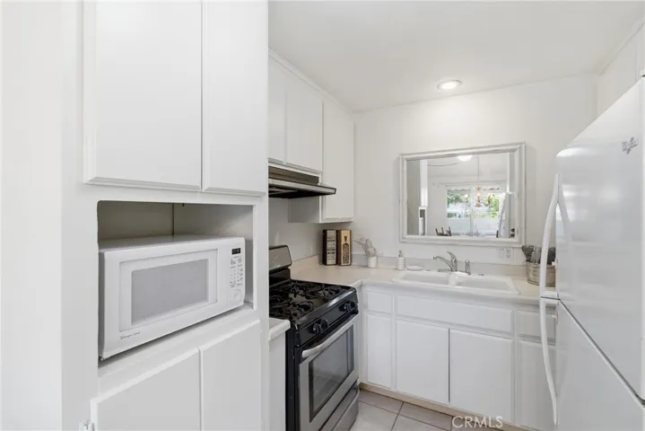 19158 Avenue Of The Oaks C, Newhall, California 91321