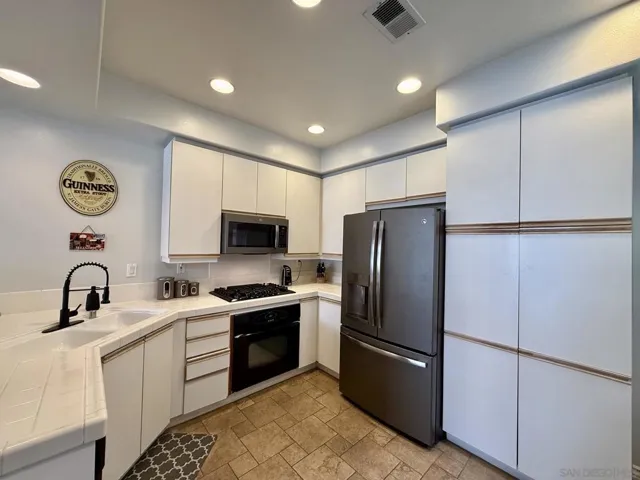 992 S Country Glen Way, Anaheim, California 92808