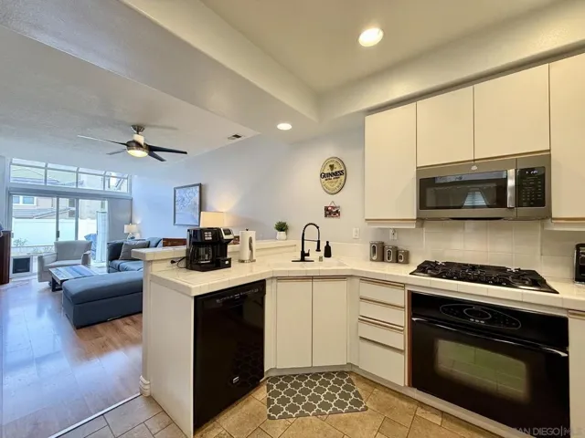 992 S Country Glen Way, Anaheim, California 92808