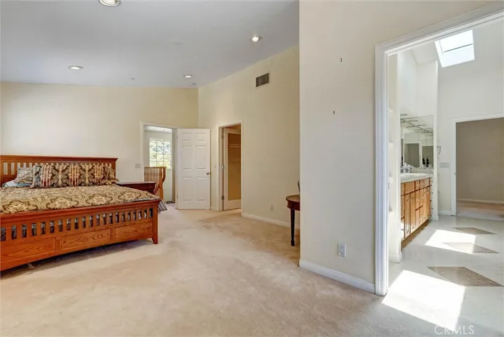 Big Bedroom #3 with Walkin Closet
