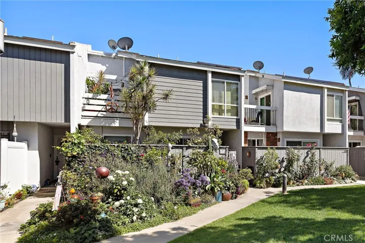 622 Whitney Way, Costa Mesa, California 92626