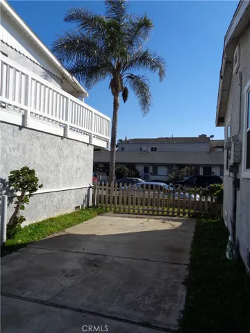 1011 Florida Street, Huntington Beach, California 92648