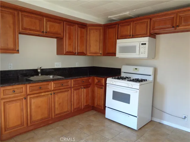1011 Florida Street, Huntington Beach, California 92648