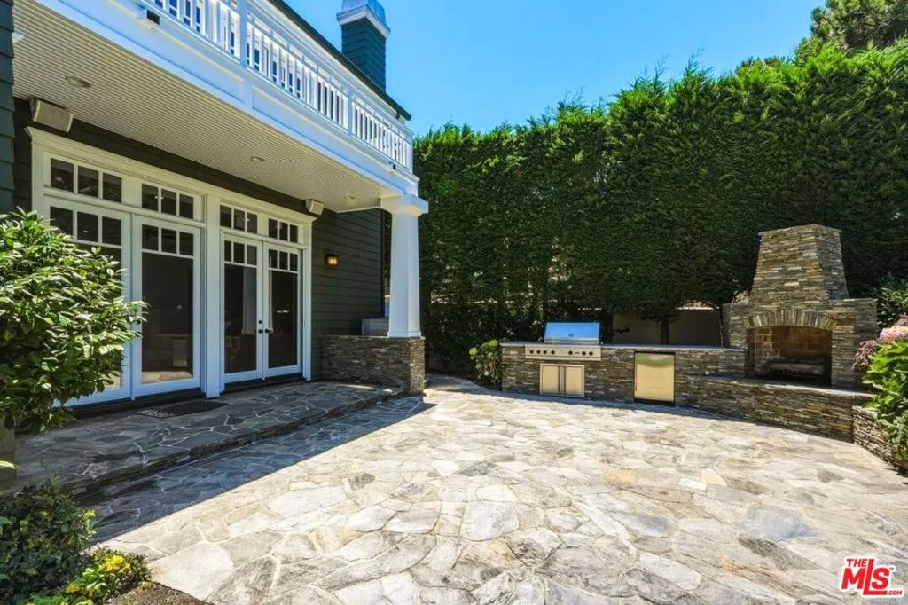Outdoor Kitchen
