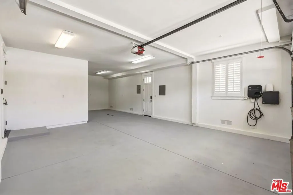 3-car garage/Car charger