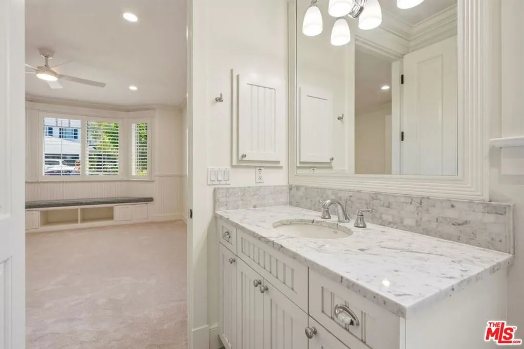 Inlaw/Maids bathroom