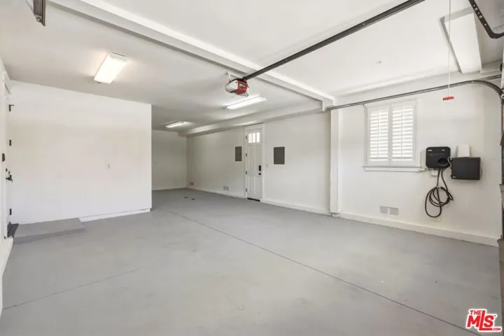 3-car garage/Car charger