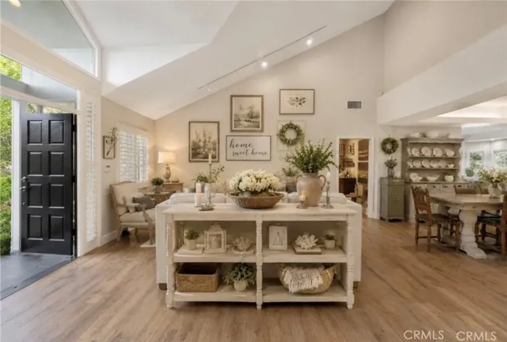 23134 Collins Street, Woodland Hills, California 91367